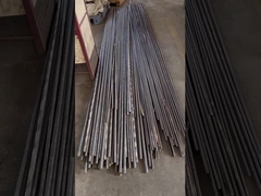 يواصل صب العصا